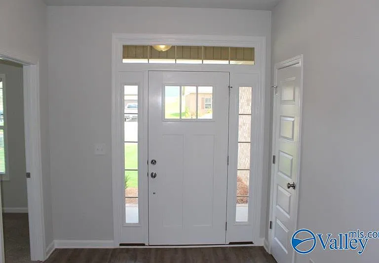 127 Saddle St — Photo 4