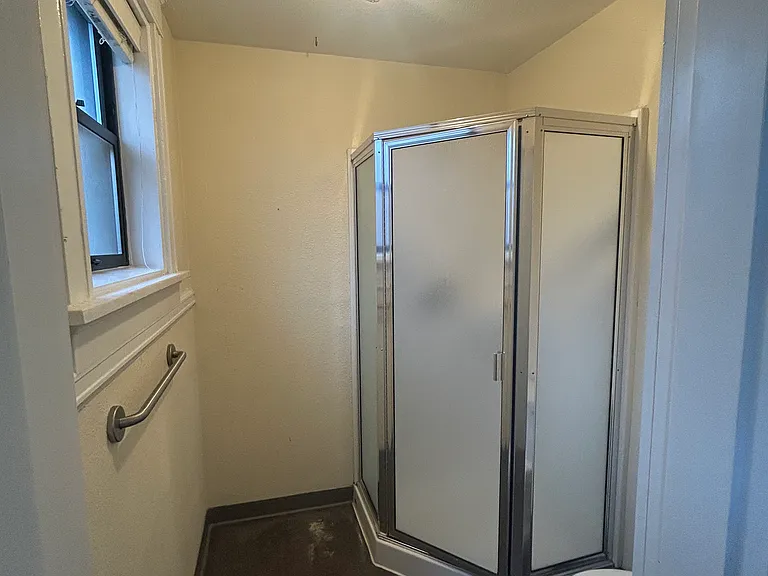 Micro studio bathroom