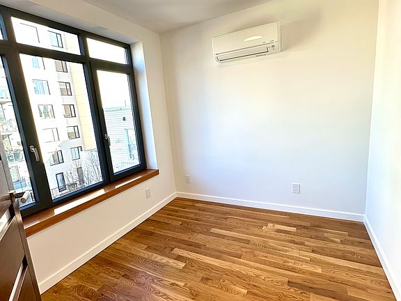 5th image of 258 Eckford St #3