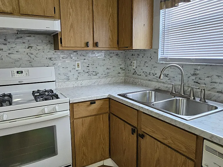 1001 Syracuse Ln — Photo 10