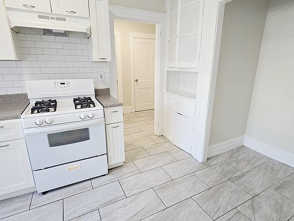 2nd image of 419 Kearny Ave #12