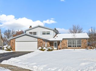 112 York Ct, Naperville, IL 60540