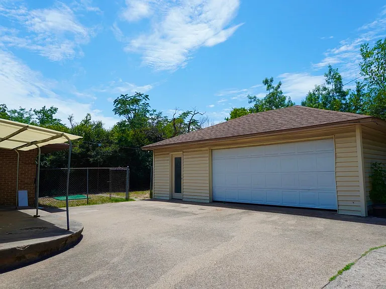 821 N Hampton Rd — Photo 11