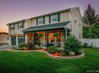 228 W Gartner Rd, Naperville, IL 60540