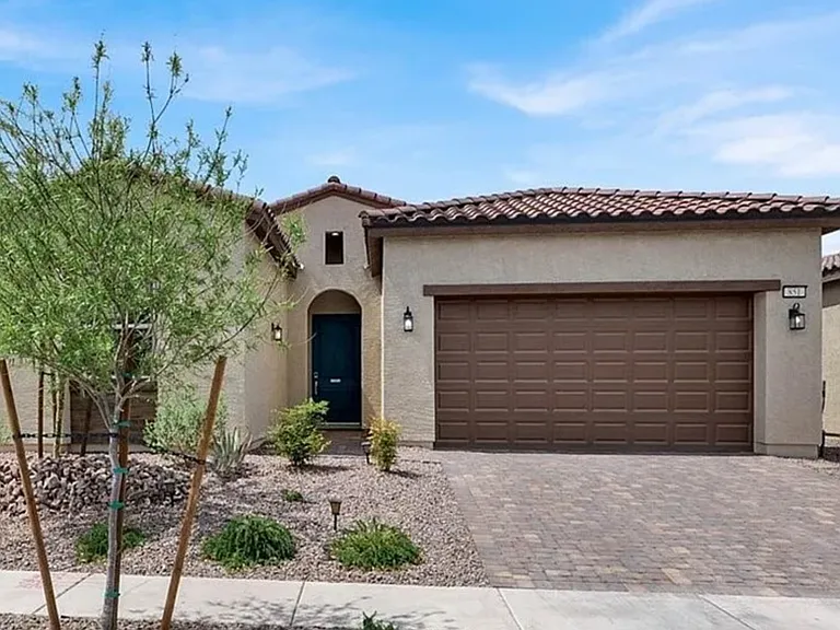 851 Klamath Springs St — Photo 1