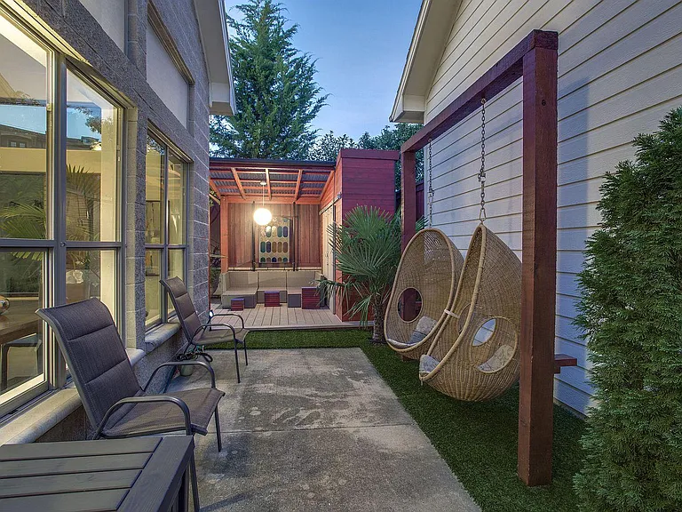 2548 Wedglea Dr — Photo 2