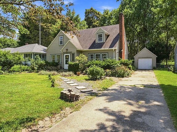 2nd image of 140 Orchard Ln