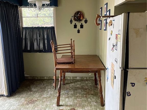 3rd image of 4744 Cover St