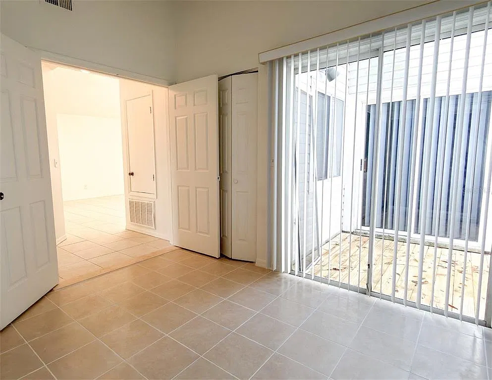 3 bed, 2.0 bath, 1228 sqft, $2,100 — Photo 4
