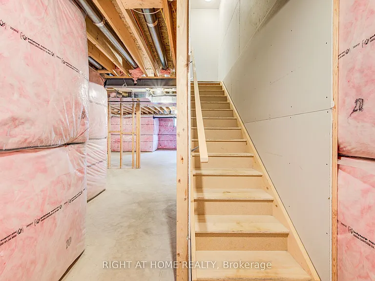 138 Woodberry Cres — Photo 38