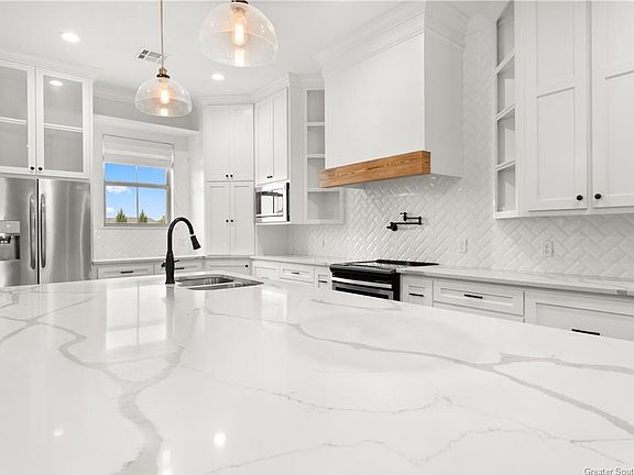 5th image of 2415 Howard Dr