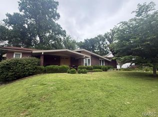 3 Country Club Ct, Florissant, MO 63033