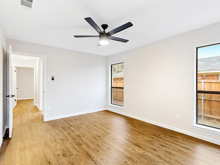 924 Simon Dr — Photo 16
