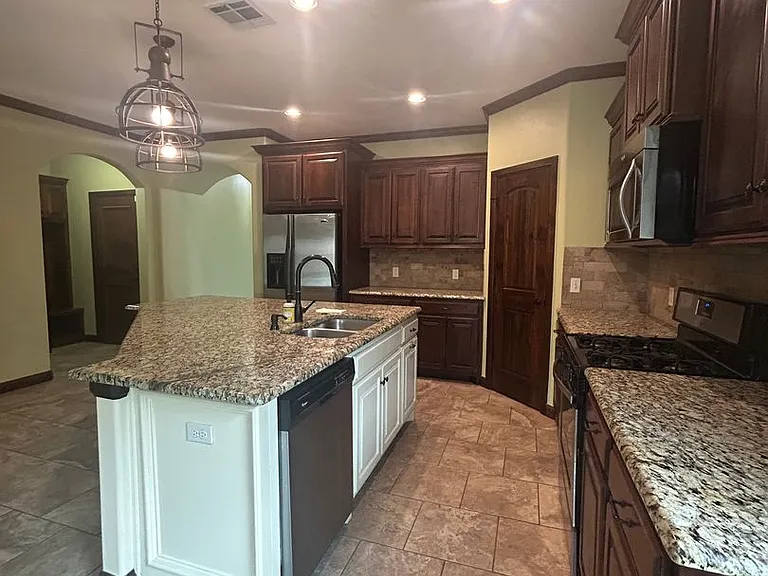 18224 Bridlington Dr — Photo 6