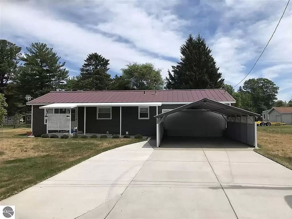 House with 2 car garage