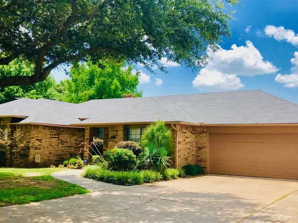 1111 Surrey Dr, Ardmore, OK 73401
