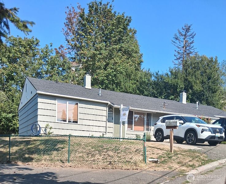 3rd image of 1740 Anderson