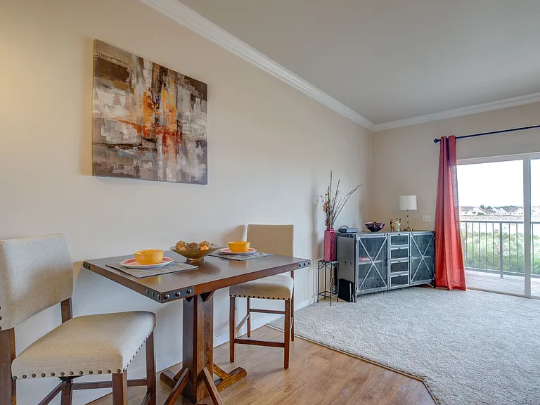 Lake Vista Apartments — Photo 12