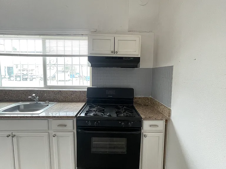 709 Octavia St #A — Photo 1