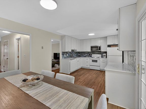5th image of 326 Westfield Rd
