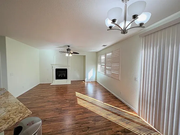 5 bed, 2561 sqft, $3,700 — Photo 4