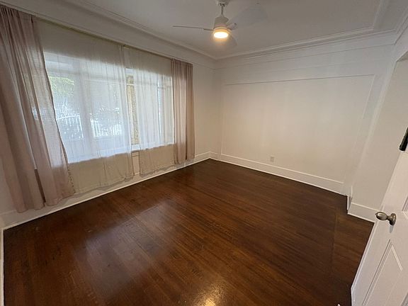 3rd image of 1821-1827 S Ardmore Ave