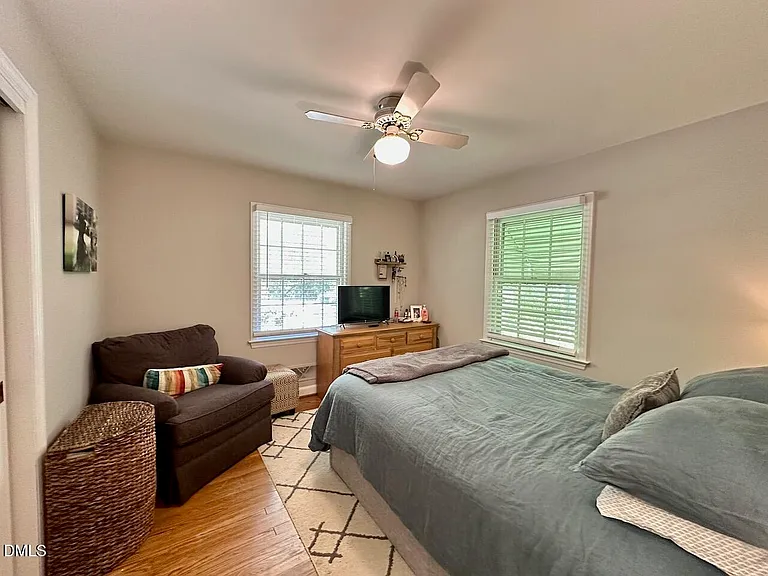2813 Barmettler St — Photo 11