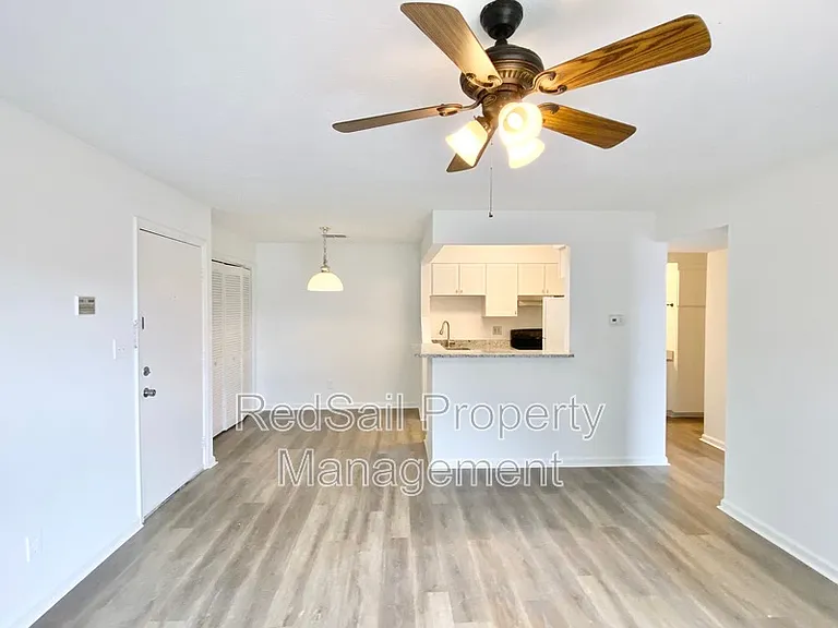 139 Haverford Ct — Photo 3