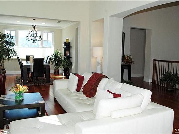 3rd image of 1042 Valle View Ct