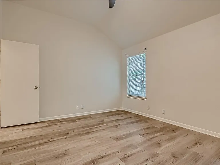 102 Osage Ct — Photo 19