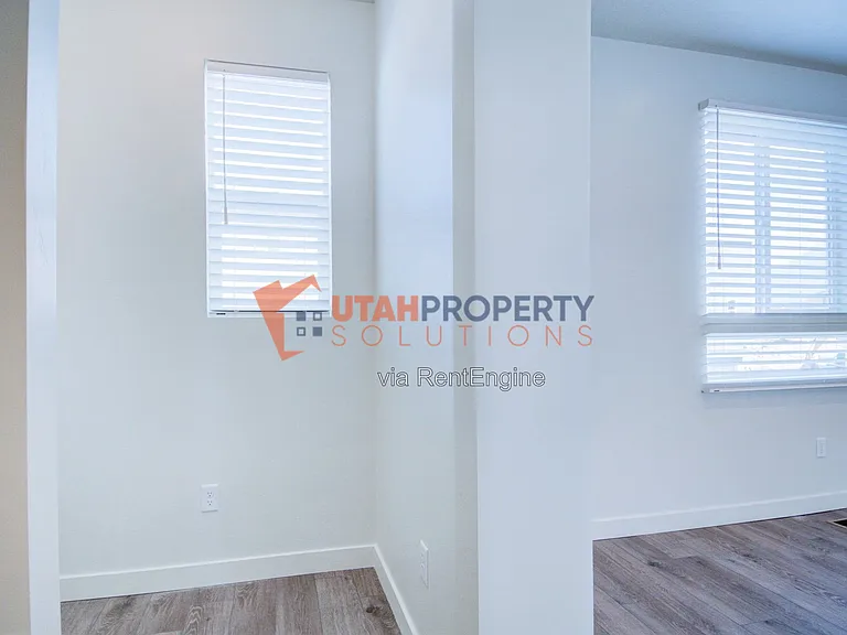 1047 W 400 S — Photo 27