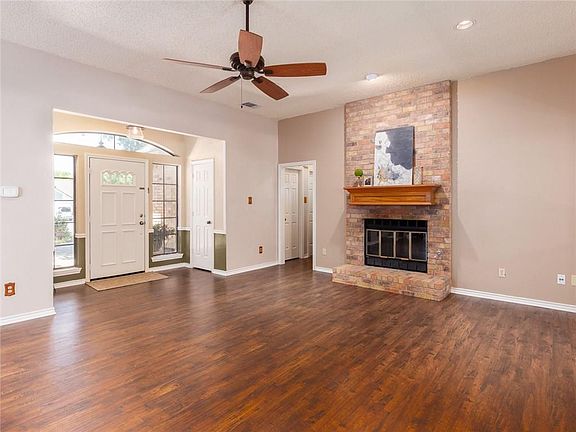 4th image of 202 Applewood Dr