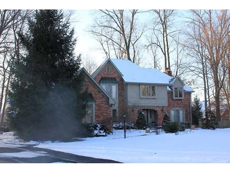 5247 Woodfield Dr photo 1