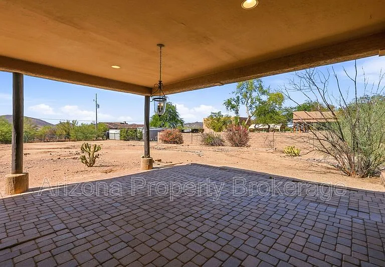 1933 W Tanya Trl — Photo 26
