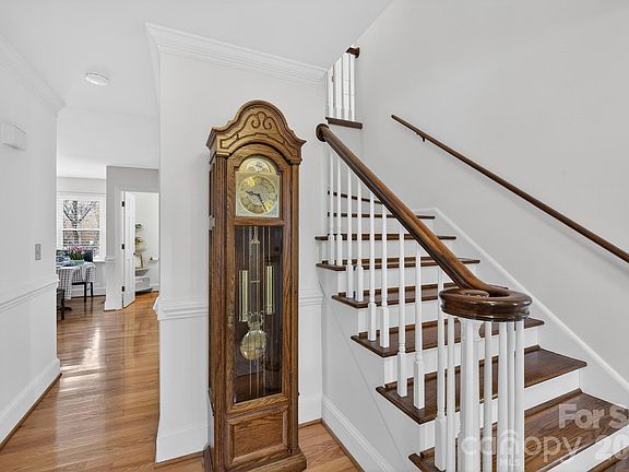5th image of 885 Beverly Cir NE