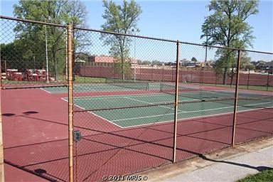 Tennis Court nearby