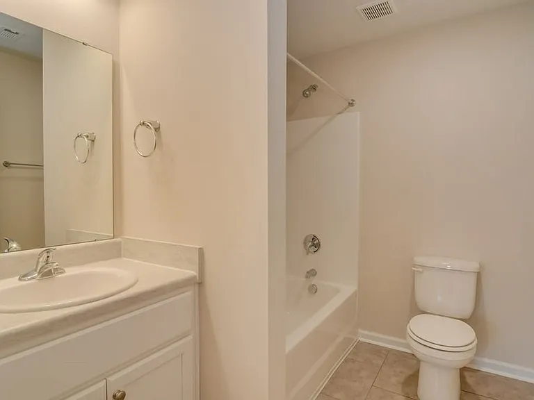 494 Amesbury Dr — Photo 10