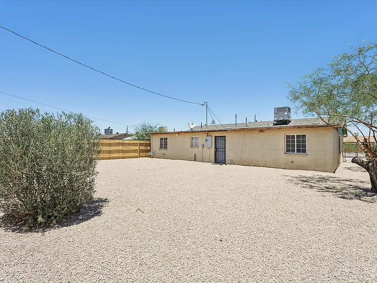 735 E South Mountain Ave — Photo 35