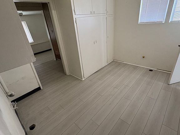 2nd image of 1000 E Hosking Ave