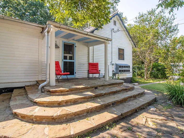 1503 S Elm St — Photo 37
