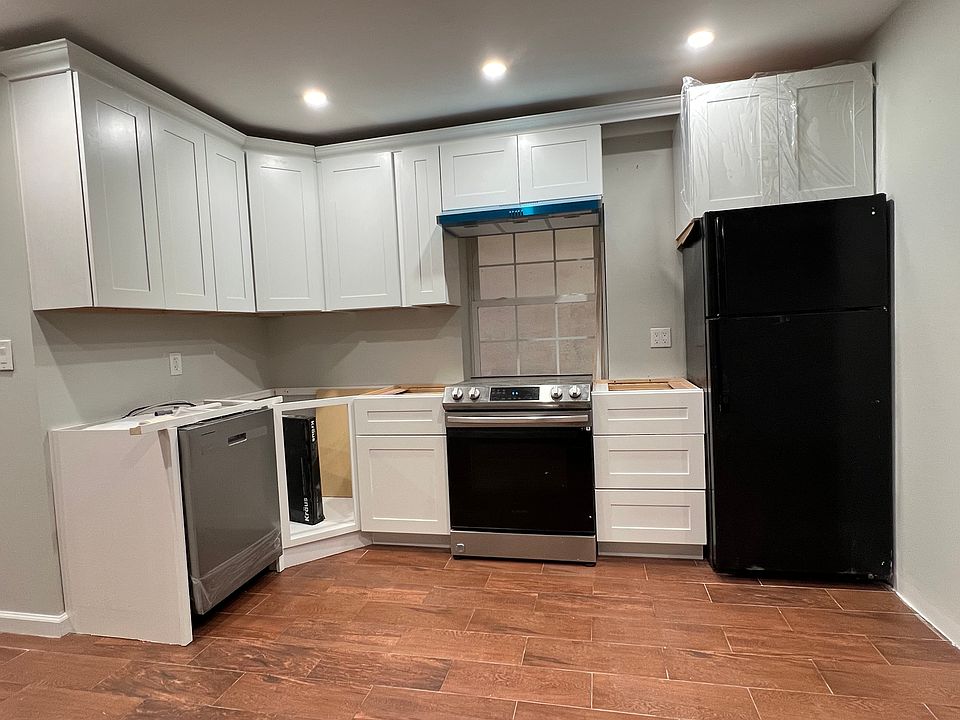 New kitchen - granite countertops on way!