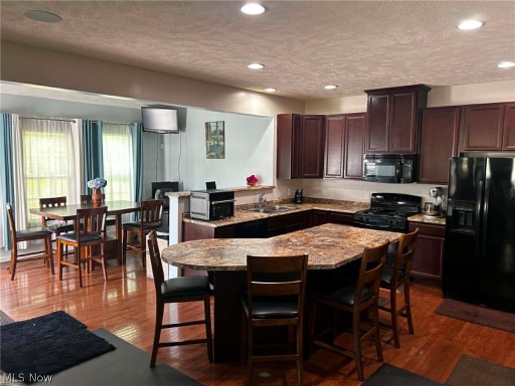 132 Westwood Cir, Tallmadge, OH - View 3