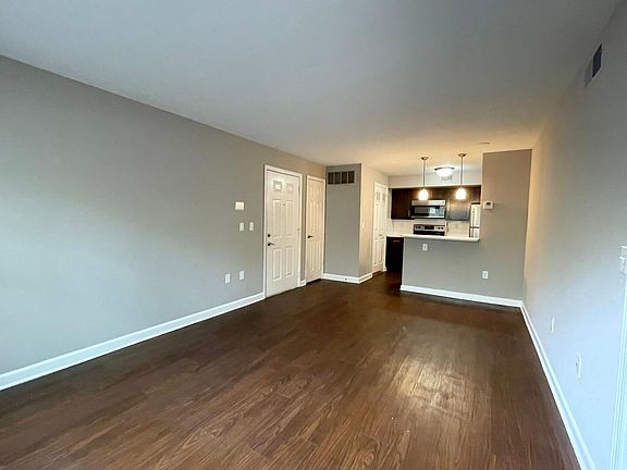 3rd image of 435 W 9th St APT 301