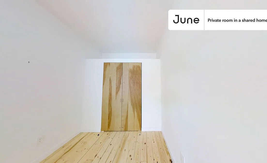 Queen bedroom in 4 bed/2 bath home in Prospect Lefferts Gardens #1840 C — Photo 2