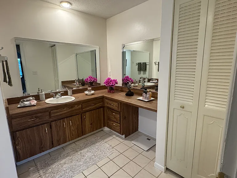 1063 Wexford Way — Photo 18
