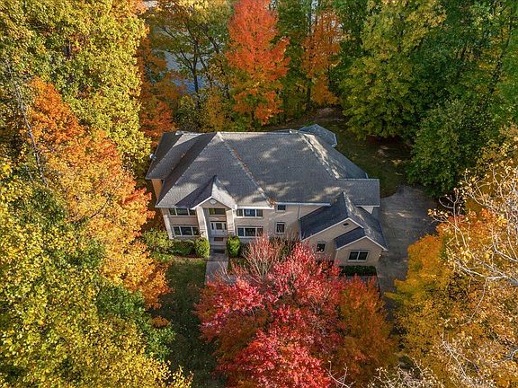 3rd image of 419 River Run Dr