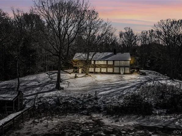 555 Fithians Ln, Hague, VA 22469