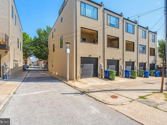 2nd image of 2313 E Fairmount Ave
