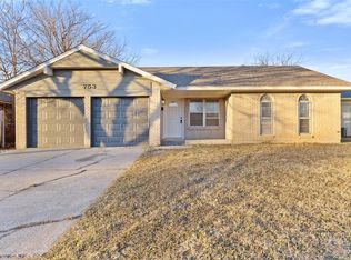 753 NW 1st St, Moore, OK 73160