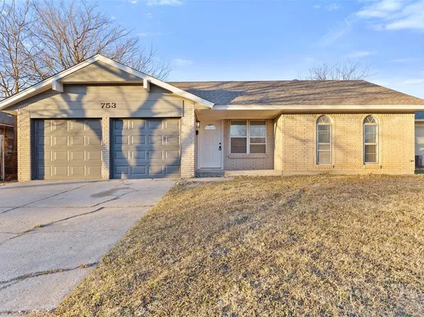 753 NW 1st St, Moore, OK 73160